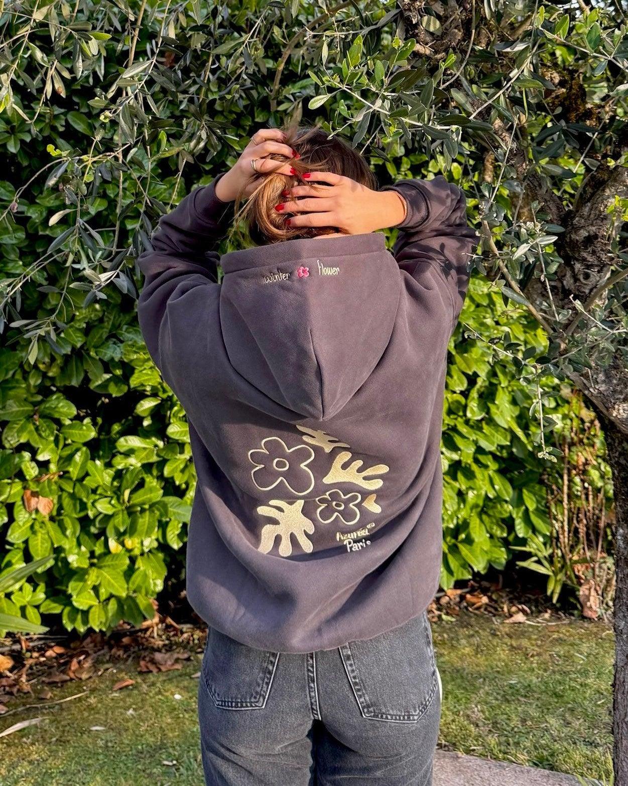 Felpa ricamata "Fiore d'inverno" Night Edition