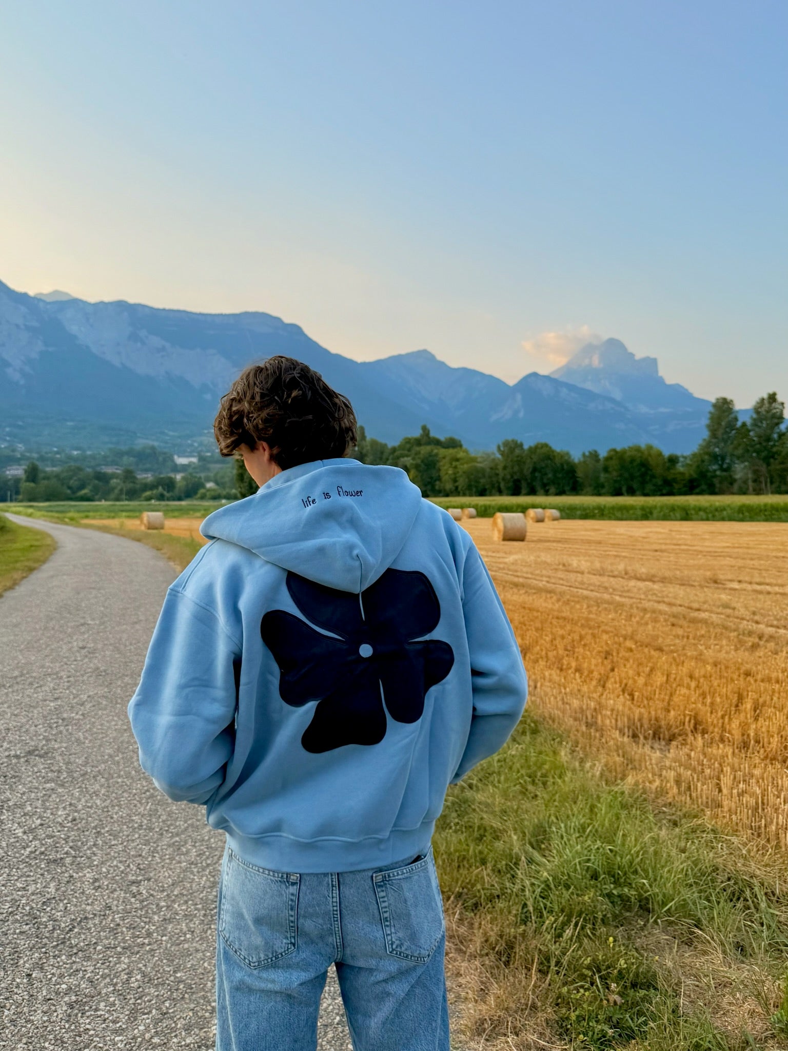 Sweat Rits Geborduurd "Life is Flower" - Pacifisch Blauw